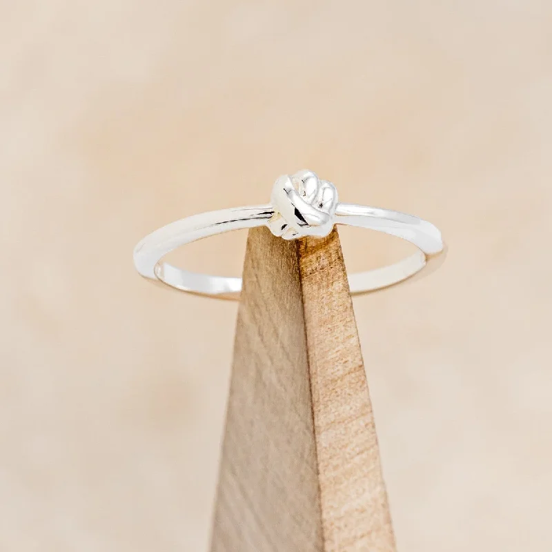 DAINTY STACKABLE KNOT RING