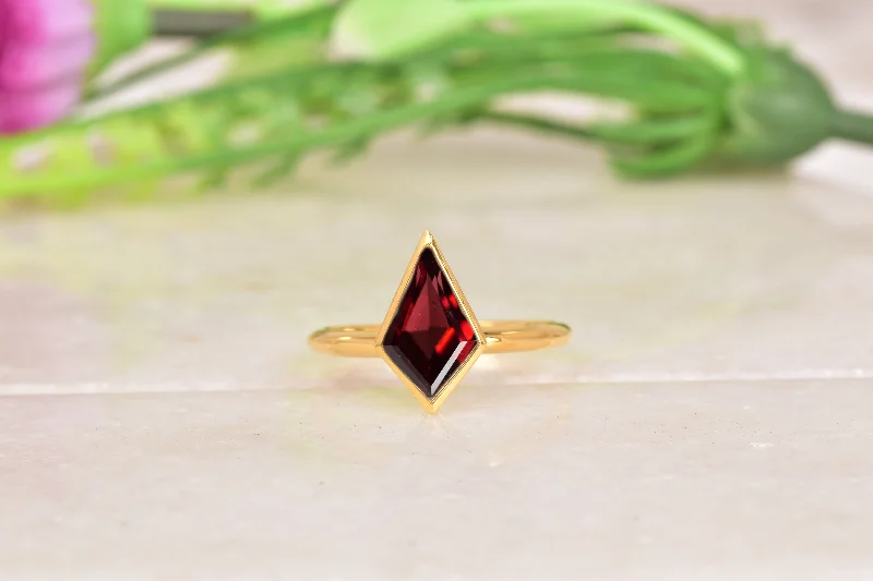 Topaz Gemstone Rings with a Faceted Cut and Shimmering EffectKite Shaped Red Garnet Ring