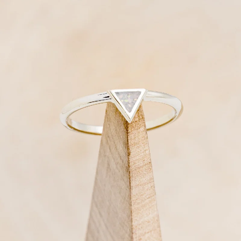 "MERA" - TRIANGLE WEDDING BAND WITH FIRE AND ICE OPAL INLAY