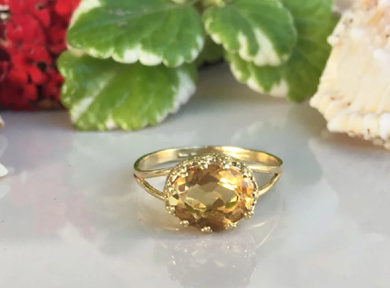 Alexandrite Gemstone Rings with a Chameleon - like Color ChangeCitrine Ring - November Birthstone - Double Band Vintage Oval Crown Ring with Citrine Gemstone