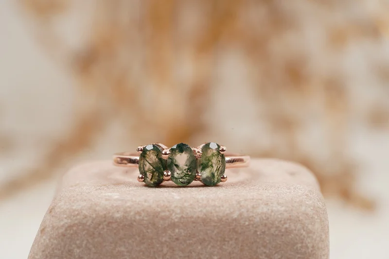 Alexandrite Gemstone Rings with a Chameleon - like Color ChangeOval Moss Agate Stacking Ring Three Stone Ring