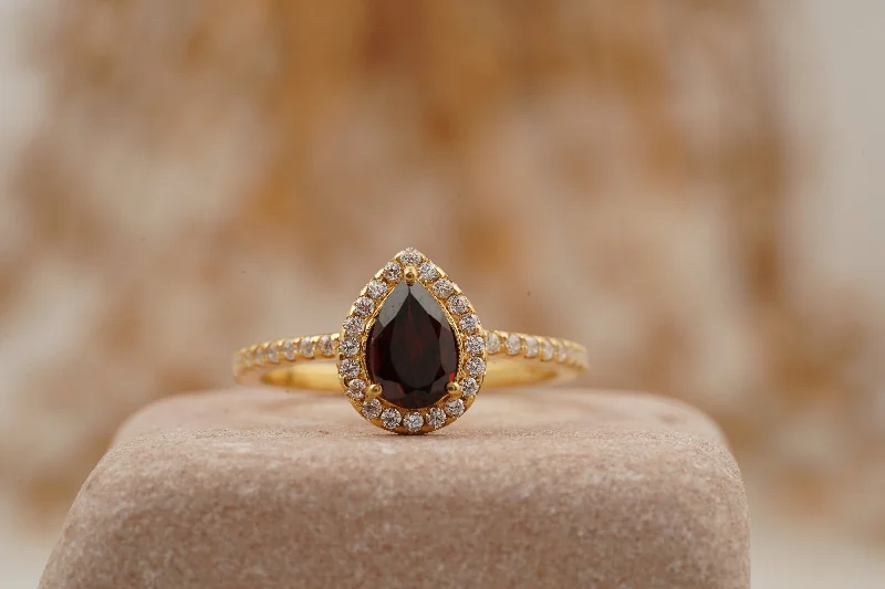 Agate Gemstone Rings with a Banded and Textured DesignPear Cut Red Garnet Halo Diamond Engagement Ring