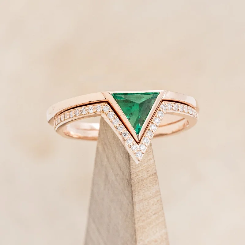 "JENNY FROM THE BLOCK" - TRIANGLE CUT LAB-GROWN EMERALD ENGAGEMENT RING WITH V-SHAPED DIAMOND BAND